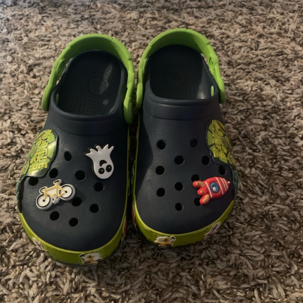 Crocs TMNT light up size 12/13 preschool